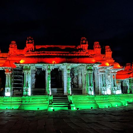 Hotel Varsha Хампи Экстерьер фото