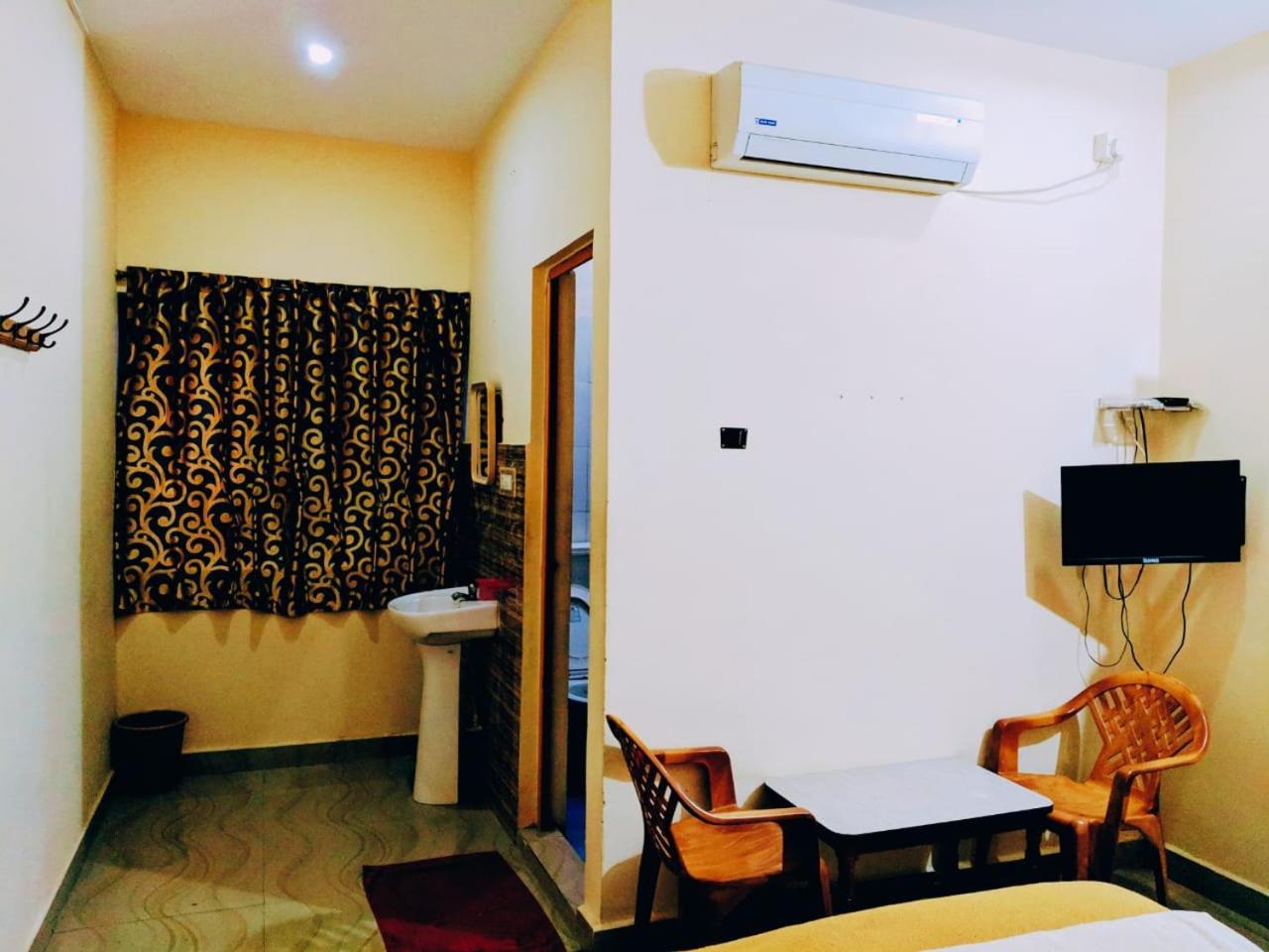 Hotel Varsha Хампи Экстерьер фото