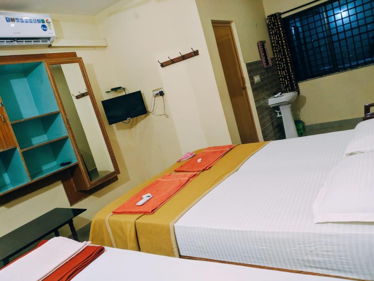 Hotel Varsha Хампи Экстерьер фото