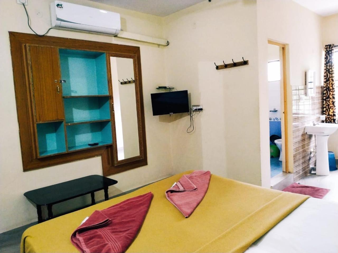Hotel Varsha Хампи Экстерьер фото
