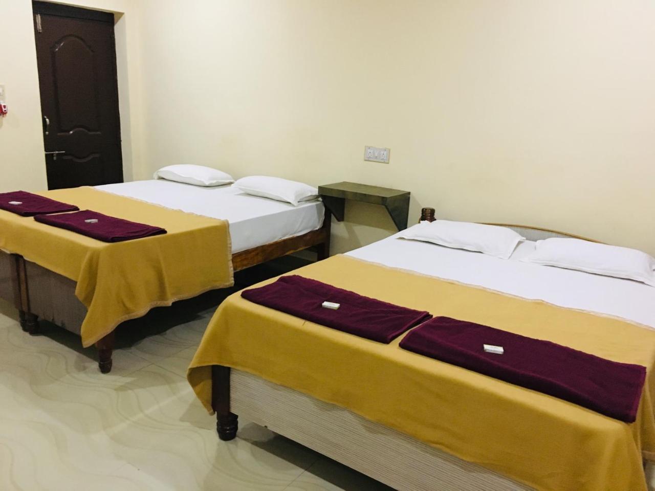 Hotel Varsha Хампи Экстерьер фото