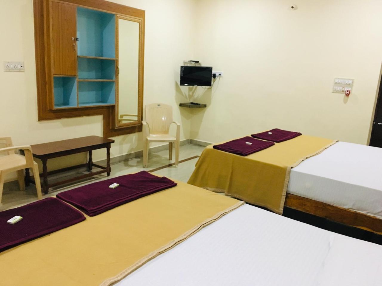 Hotel Varsha Хампи Экстерьер фото